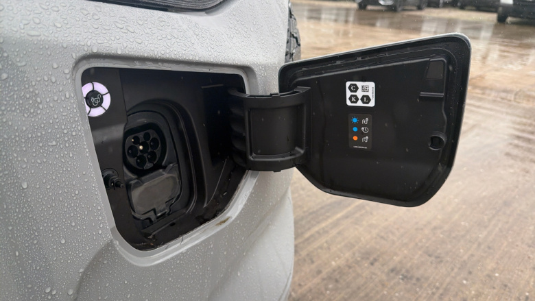 Ford Transit Custom E-320 L1 Rwd 100kW 65kWh H1 Van Limited Auto